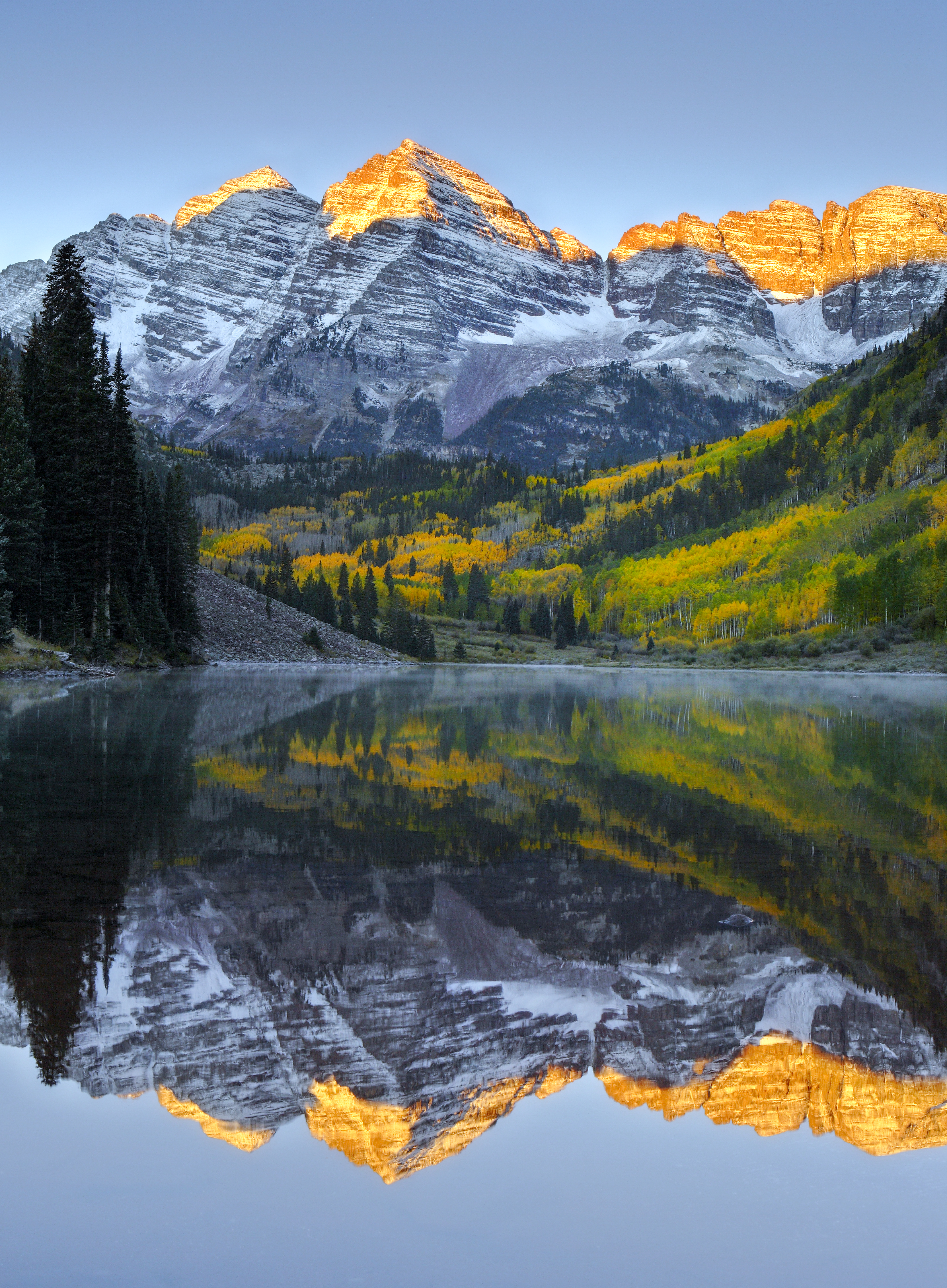 Autumn colors at Maroon Bells, Colorado — golden aspens surrounding alpine peaks