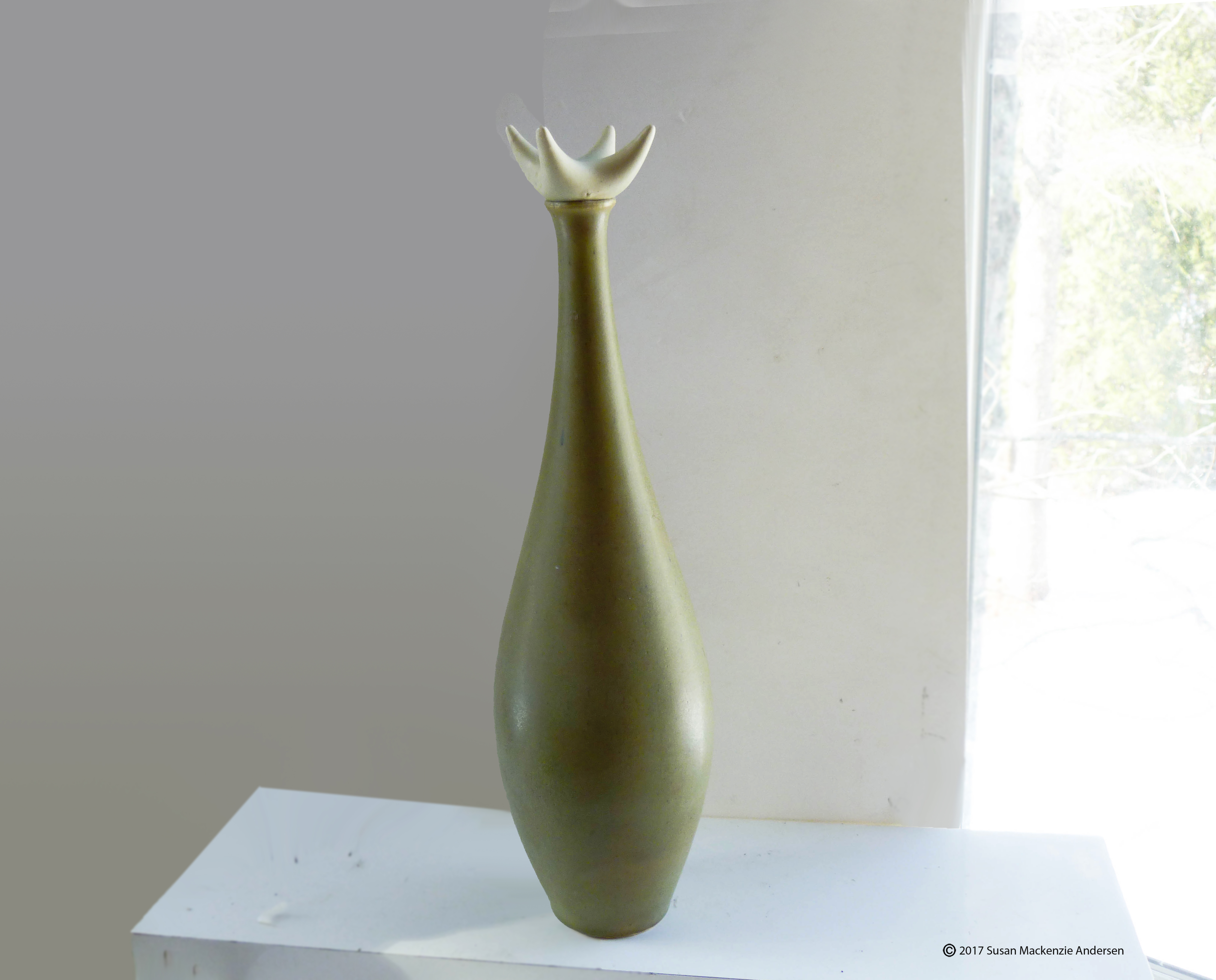 Olive Wine Decanter with Kings Crown
